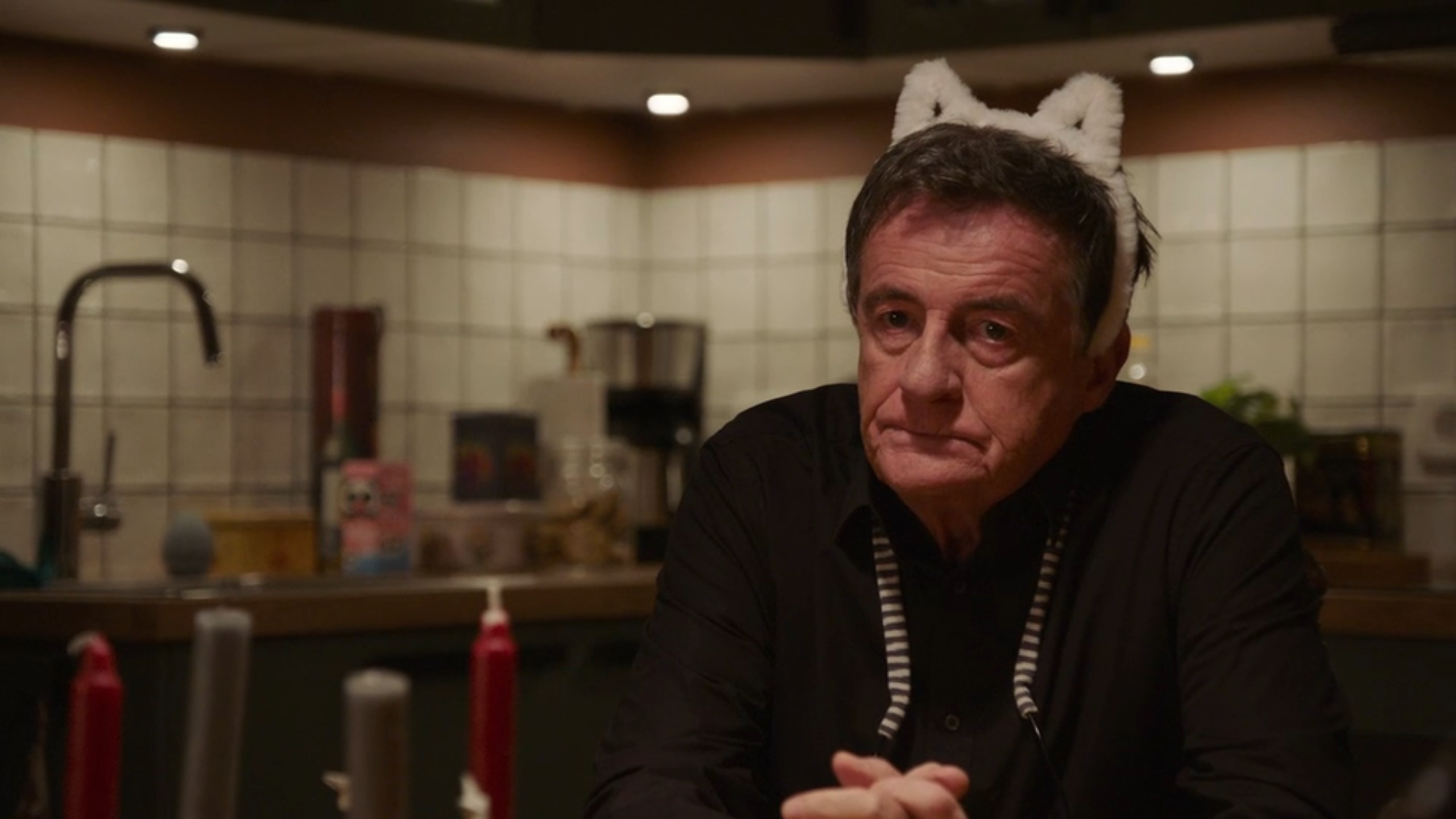 Henk zit alleen met kerst